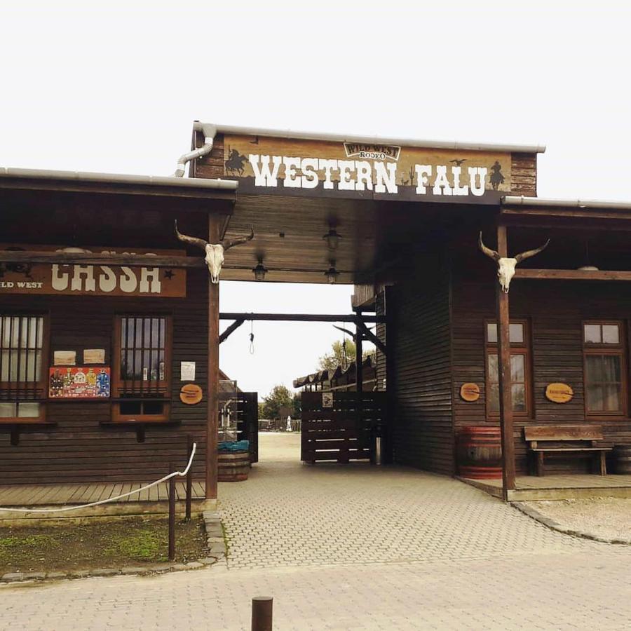 Tordas Western House Bed and Breakfast Buitenkant foto